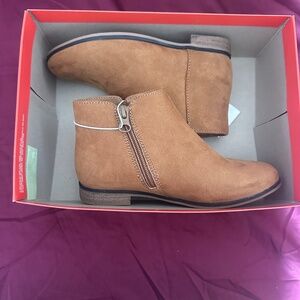 Kids Cozy Chic Tan Suede Ankle Booties ✨ Side Zip Everyday Boots